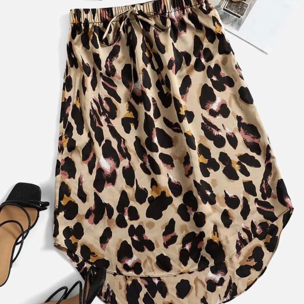High-low skirt, animal print